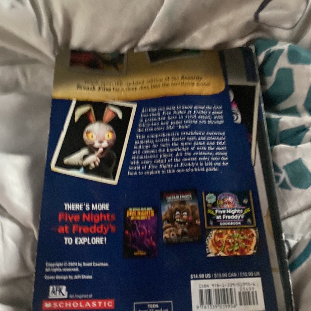 Fnaf book - Picture 2 of 2